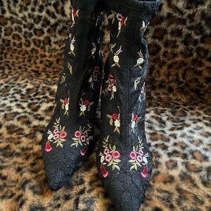 Betsy Johnson size 11, 4 inch stiletto boots , embroidered rose design.